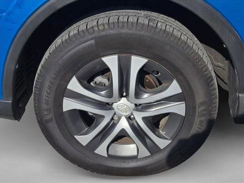 Used 2018 Toyota RAV4 LE image 22