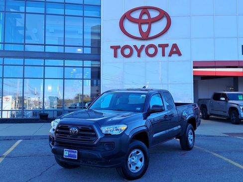 Used 2019 Toyota Tacoma SR image 1