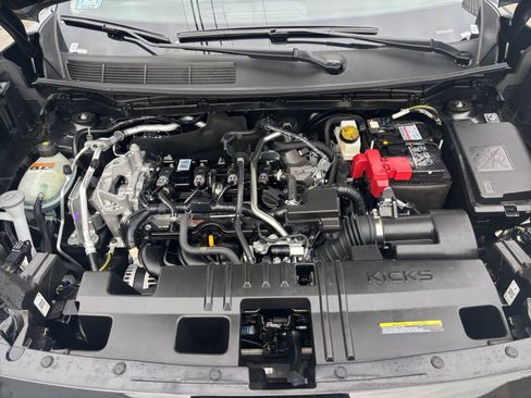 Used 2025 Nissan Kicks SV image 28