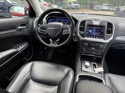 Used 2018 Chrysler 300 Touring L AWD/4WD image 16