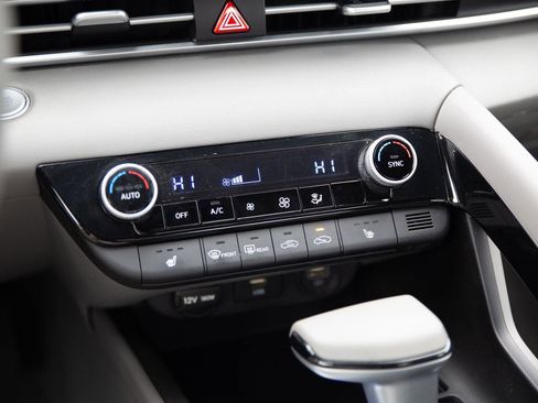 Used 2023 Hyundai Elantra Blue image 15