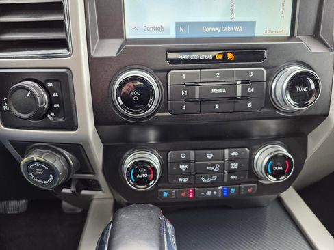 Used 2020 Ford F150 Lariat w/ Equipment Group 502A Luxury AWD/4WD image 16