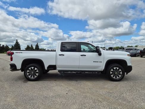 Used 2024 Chevrolet Silverado 2500 Custom w/ Custom Value Package AWD/4WD image 5