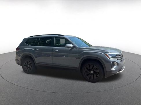 Used 2026 Volkswagen Atlas SE FWD image 2