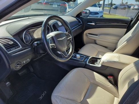Used 2016 Chrysler 300 Limited image 17