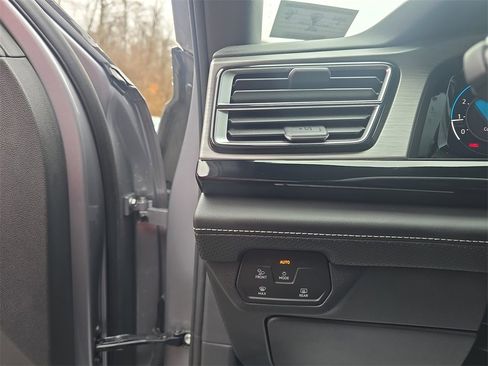 Used 2024 Volkswagen Atlas Cross Sport SE image 14