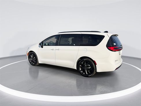 New 2026 Chrysler Pacifica Select w/ S Appearance Package image 6