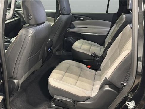 Used 2025 Chevrolet Traverse LT image 38