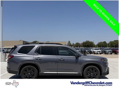 Used 2025 Honda Pilot Touring image 3