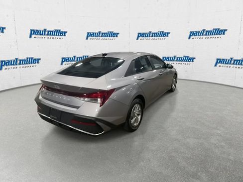 Used 2025 Hyundai Elantra SE FWD image 10