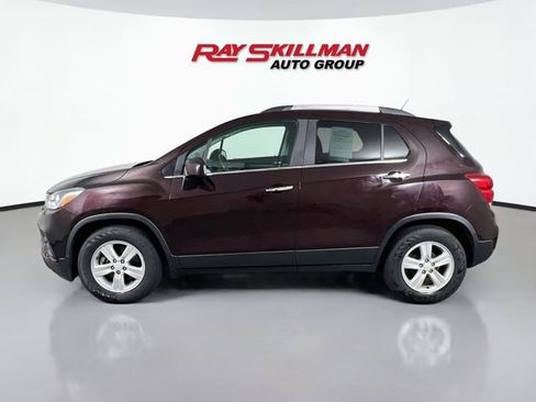 Used 2020 Chevrolet Trax LT w/ LT Convenience Package FWD image 4