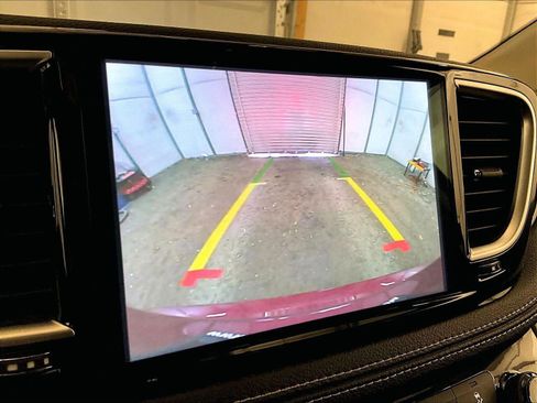 Used 2021 Chrysler Pacifica Limited FWD image 20
