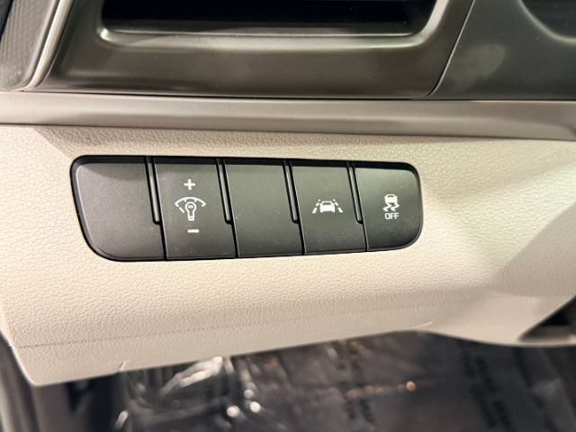 Used 2020 Hyundai Elantra SE FWD image 14