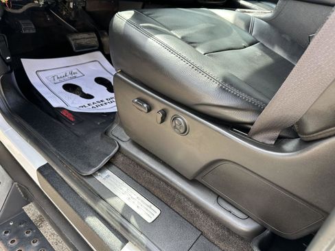 Used 2011 GMC Sierra 2500 Denali w/ Suspension Package, Off-Road AWD/4WD image 16