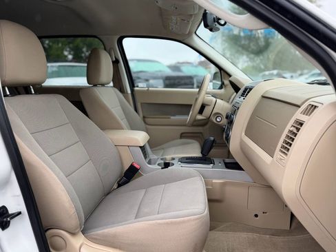 Used 2011 Ford Escape XLT AWD/4WD image 6