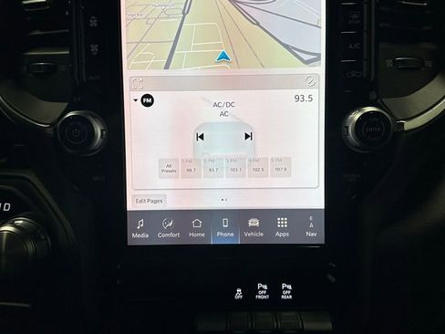 Used 2025 RAM 1500 Laramie image 29