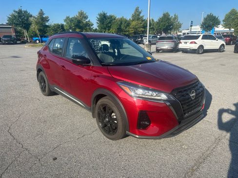 Used 2024 Nissan Kicks SR w/ SR Premium Package FWD image 3