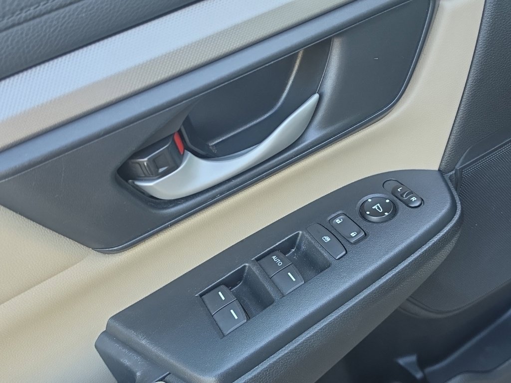 Used 2017 Honda CR-V LX image 16