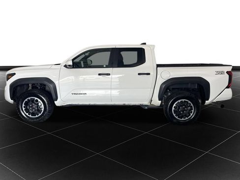 Used 2025 Toyota Tacoma TRD Off-Road AWD/4WD image 2