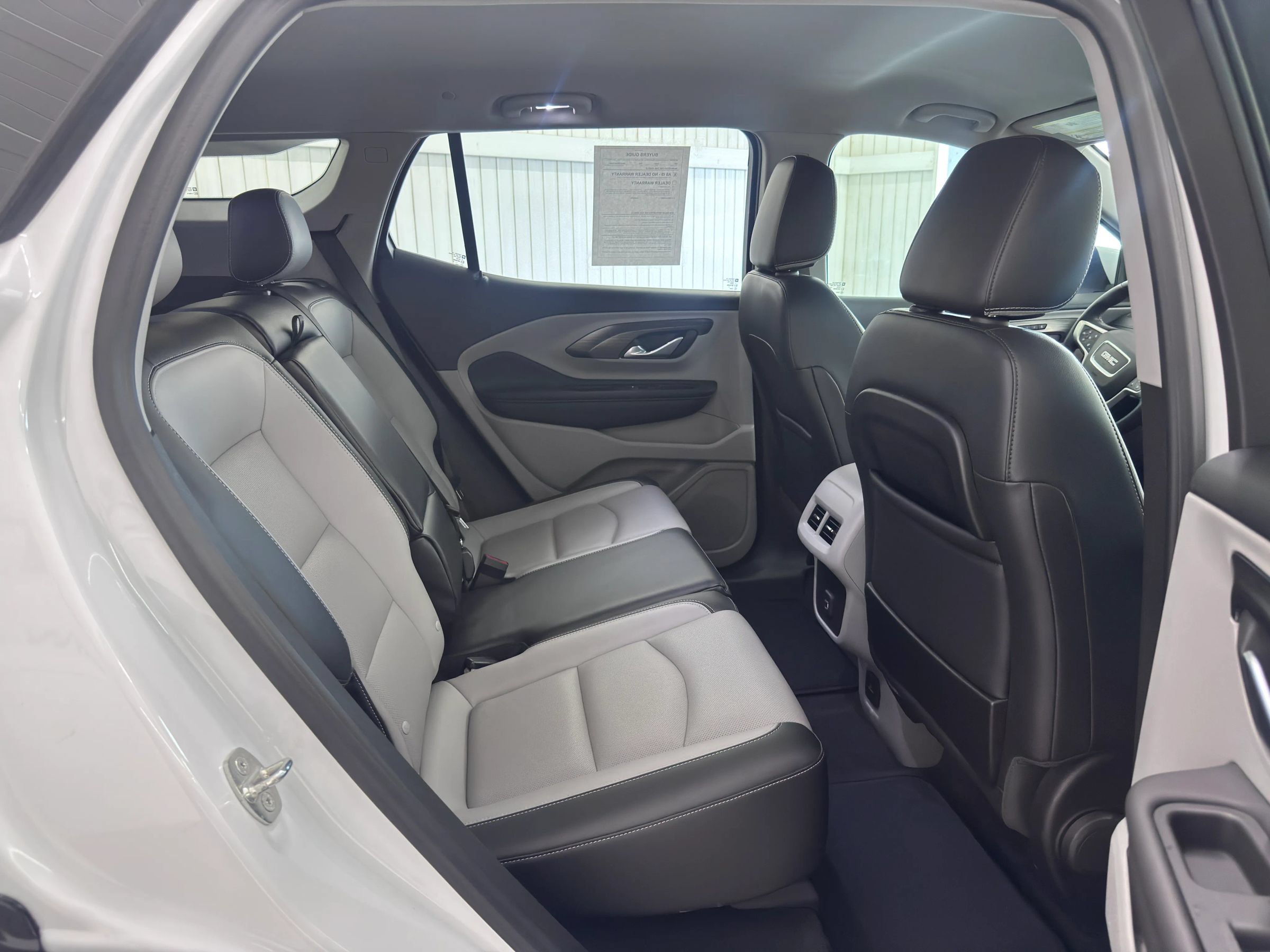 Used 2022 GMC Terrain SLT w/ Infotainment Package II FWD image 11