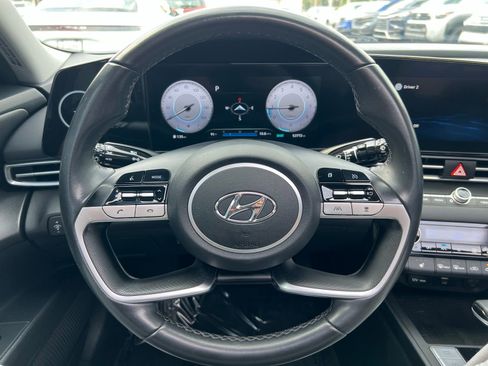 Used 2022 Hyundai Elantra Limited FWD image 23