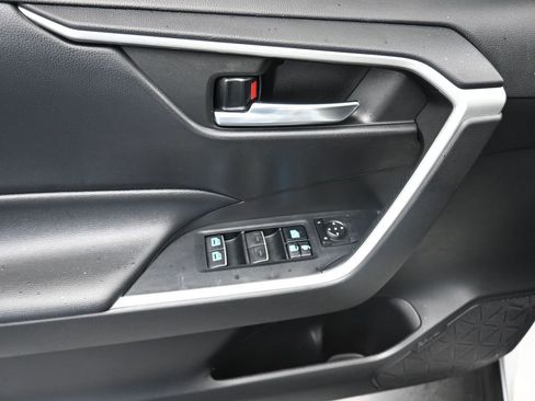 Used 2022 Toyota RAV4 XLE w/ Convenience Package image 10