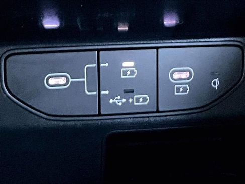 Used 2024 Kia Sorento S image 33