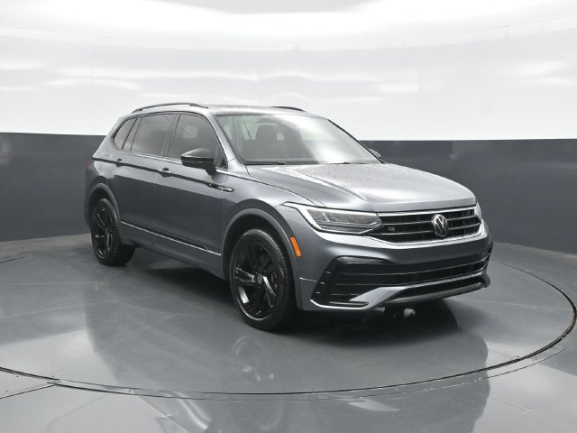 Used 2023 Volkswagen Tiguan SE R-Line FWD image 1