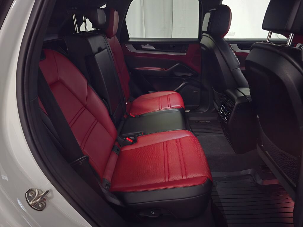 Certified 2026 Porsche Cayenne AWD/4WD image 28