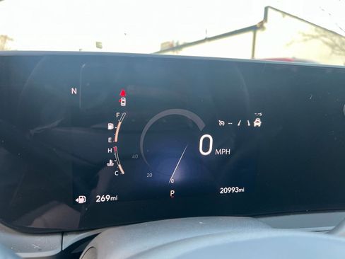 Used 2025 Buick Envista Preferred image 35