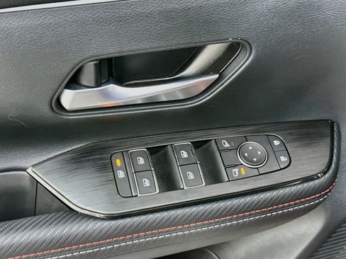 Used 2025 Nissan Kicks SR FWD image 15