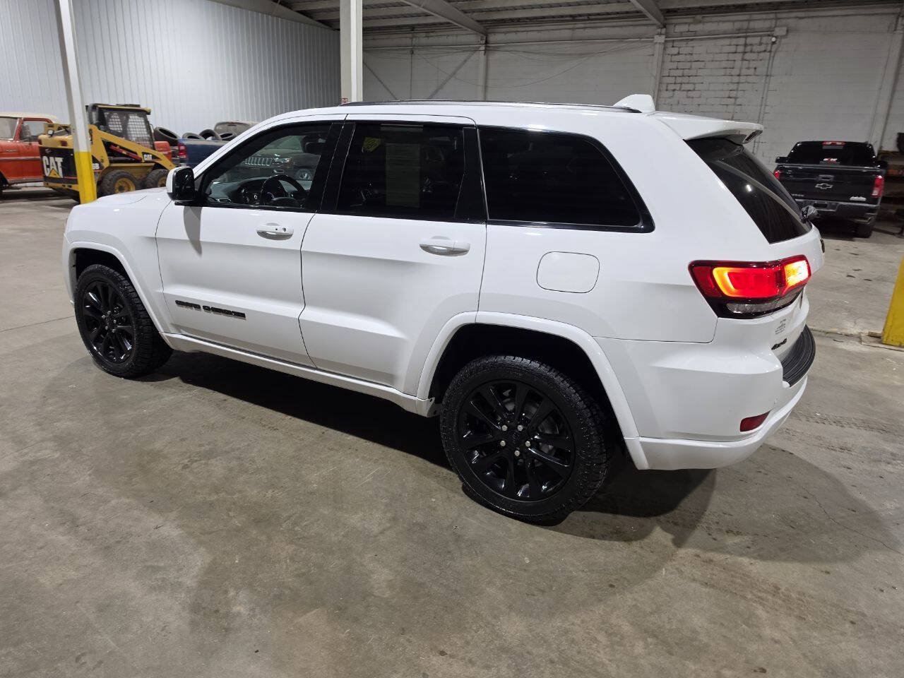 Used 2019 Jeep Grand Cherokee Altitude AWD/4WD image 7