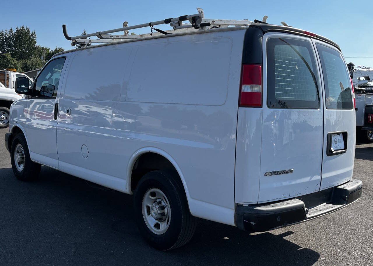 Used 2017 Chevrolet Express 2500 RWD image 7