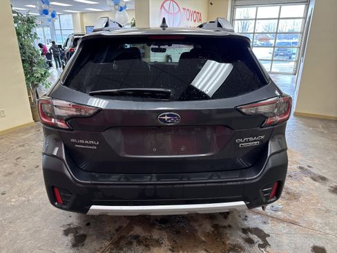 Used 2022 Subaru Outback Touring w/ Popular Package #2 image 8