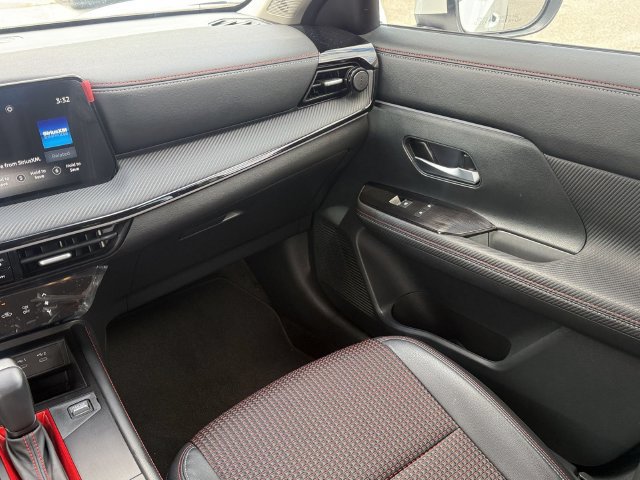 Used 2025 Nissan Kicks SR FWD image 16