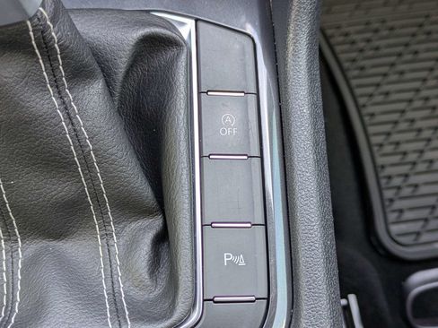 Used 2022 Volkswagen Tiguan SE R-Line FWD image 27