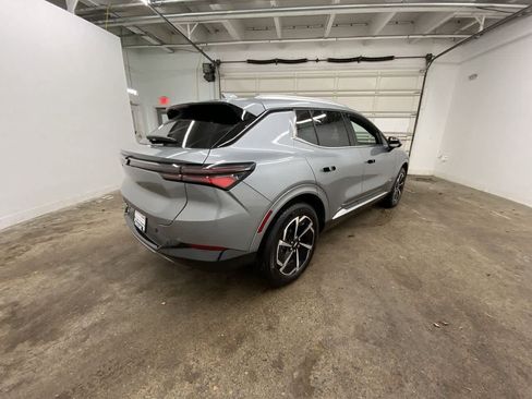 Used 2025 Chevrolet Equinox EV LT w/ Convenience Package image 6