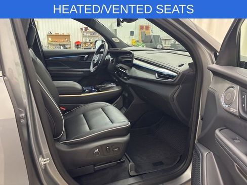 Used 2025 Buick Enclave Avenir w/ Super Cruise Package image 17