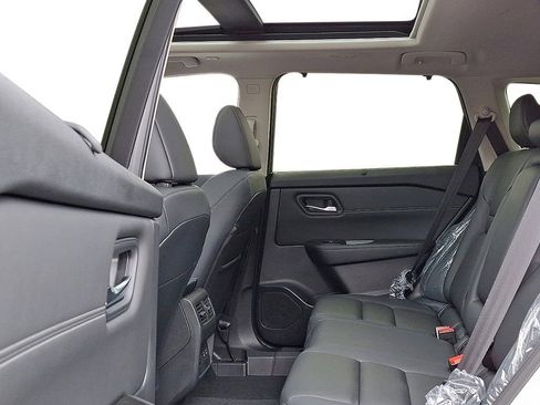 New 2025 Nissan Rogue SL w/ Tech Package image 18