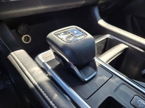 Used 2022 Nissan Pathfinder SV AWD/4WD image 18