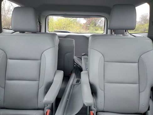 Used 2019 GMC Acadia SLT w/ LPO, Floor Liner Package image 22