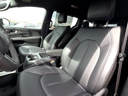 New 2026 Chrysler Voyager LX image 16