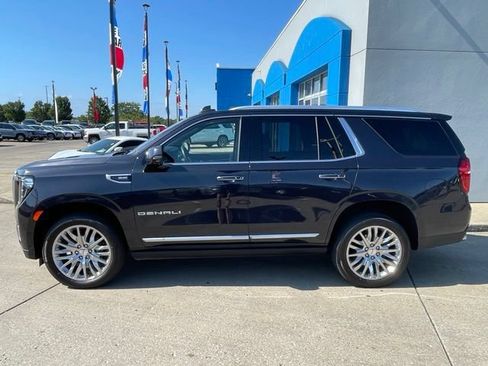 Used 2024 GMC Yukon Denali w/ Advanced Technology Package AWD/4WD image 9