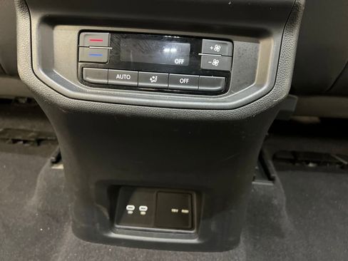 Used 2024 Volkswagen Atlas SE image 25