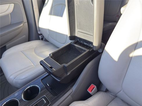 Used 2014 Chevrolet Traverse LT image 27