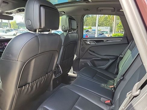 Used 2023 Porsche Macan T w/ Premium Package Plus image 8