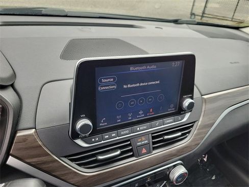 Used 2024 Nissan Altima 2.5 SV image 18