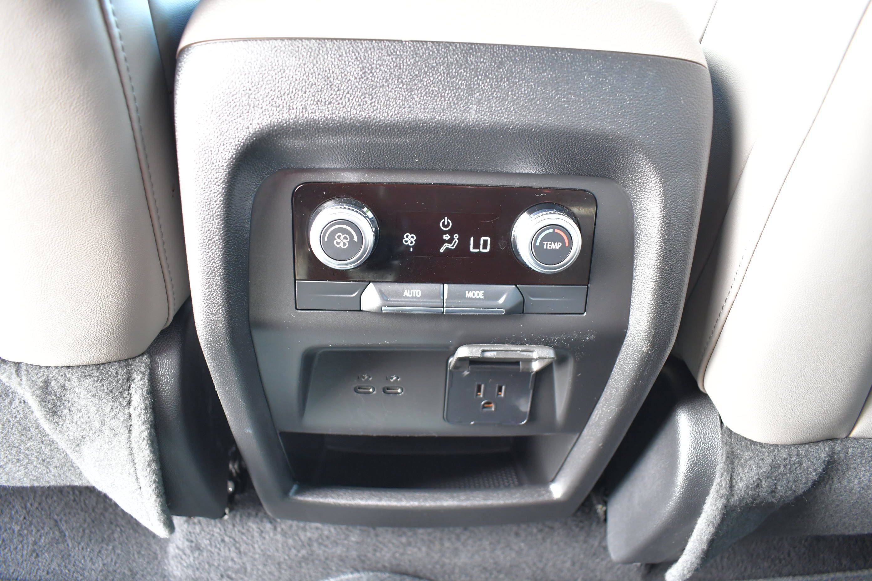 Used 2026 GMC Acadia Elevation w/ Elevation Premium Package FWD image 22