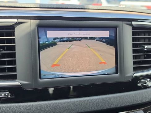 Used 2022 Chrysler Voyager LX FWD image 25