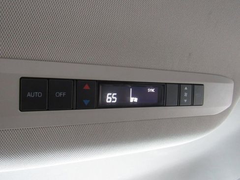 Used 2024 Toyota Sienna LE AWD/4WD image 32